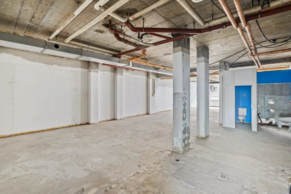 An bester Lage: 145.5m2 bezugsbereite Laden-/Bürofläche – Foto 6 von 11