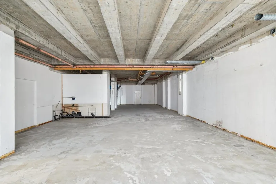 An bester Lage: 145.5m2 bezugsbereite Laden-/Bürofläche – Foto 8 von 11