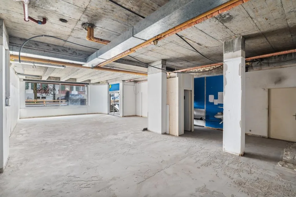 An bester Lage: 145.5m2 bezugsbereite Laden-/Bürofläche – Foto 7 von 11