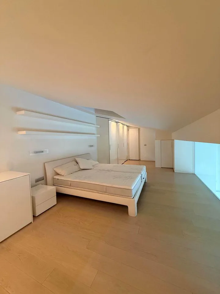 Appartamento ammobiliato di 2,5 locali con giardino e balcone a Mor... – Foto 9 von 14