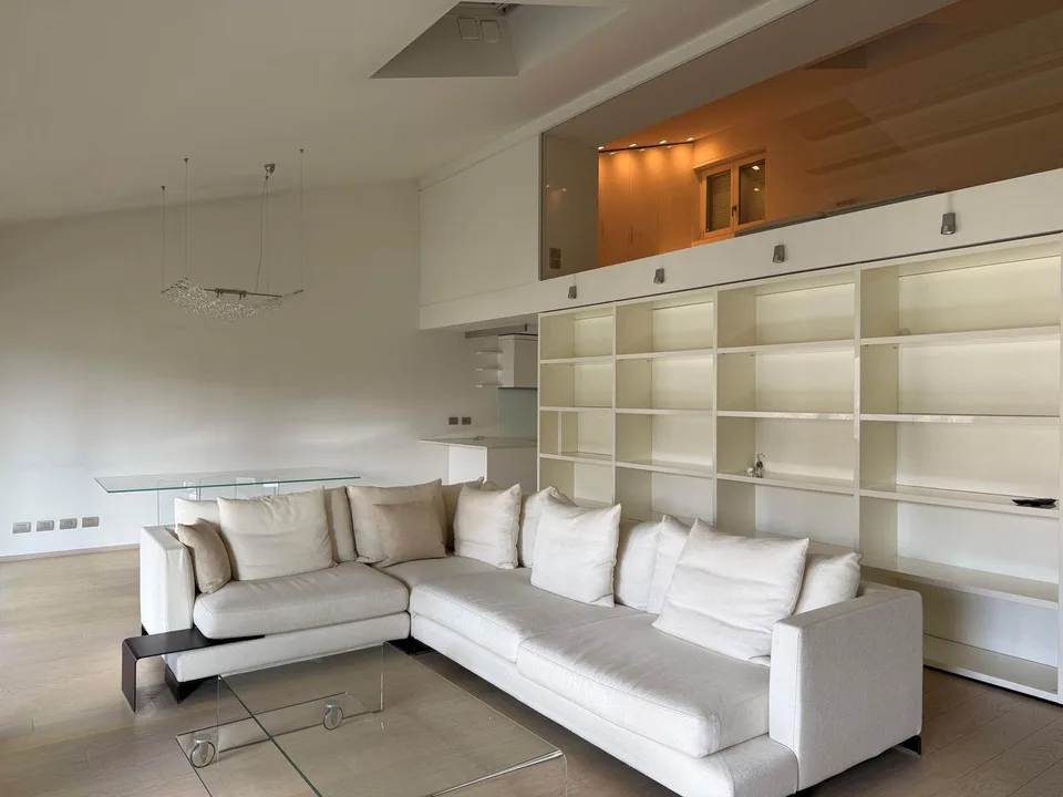 Appartamento ammobiliato di 2,5 locali con giardino e balcone a Mor...