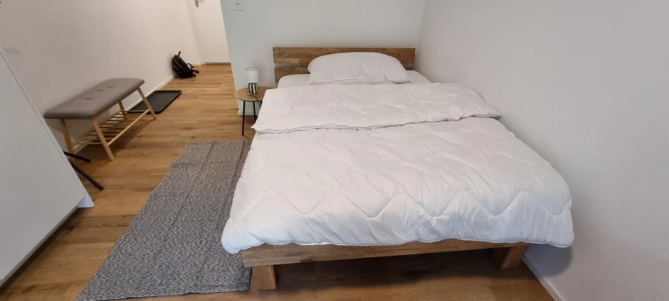 Neubau - möbliertes Zimmer mit eig. Dusche/WC + Balkon - wie im Hotel