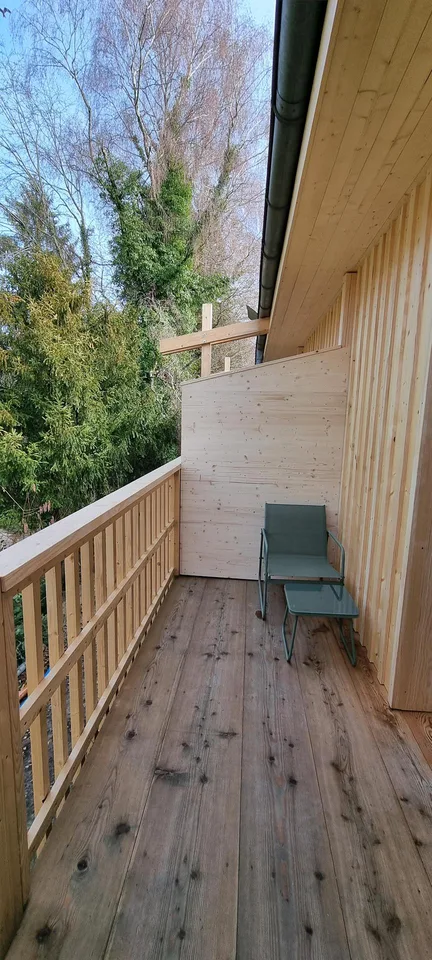 Neubau - möbliertes Zimmer mit eig. Dusche/WC + Balkon - wie im Hotel