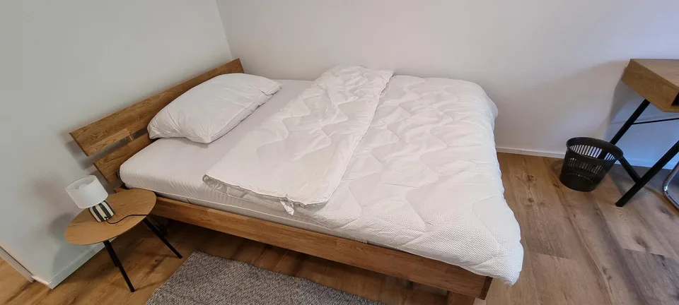 Neubau - möbliertes Zimmer mit eig. Dusche/WC + Balkon - wie im Hotel