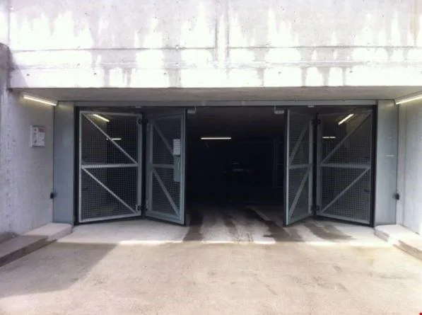 Autoeinstellhallenplatz