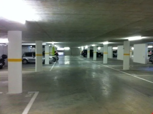 Autoeinstellhallenplatz