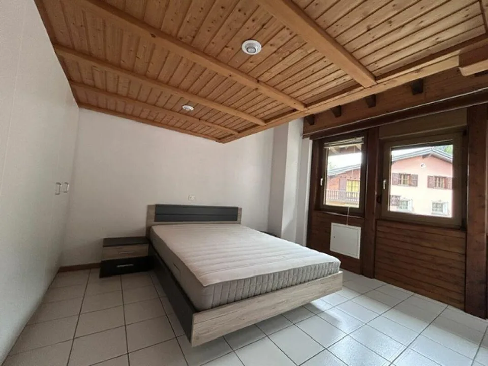 CASA INDIPENDENTE DI 6 LOCALI (ARREDATA) CON GIARDINO