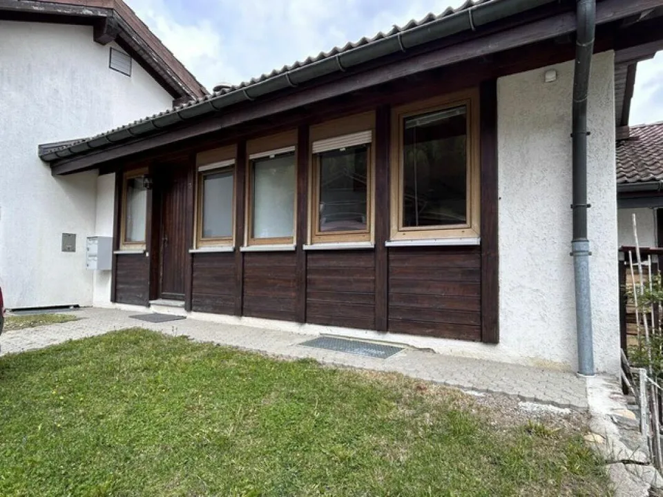 CASA INDIPENDENTE DI 6 LOCALI (ARREDATA) CON GIARDINO