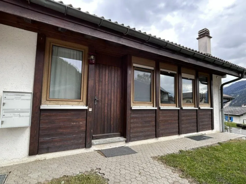 CASA INDIPENDENTE DI 6 LOCALI (ARREDATA) CON GIARDINO