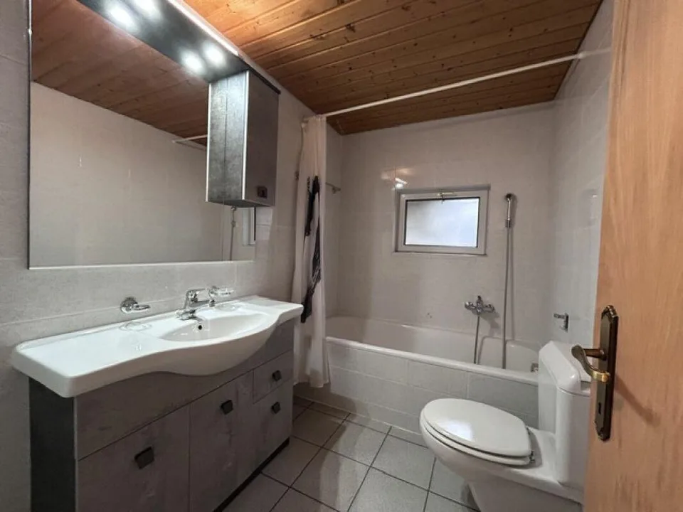 CASA INDIPENDENTE DI 6 LOCALI (ARREDATA) CON GIARDINO