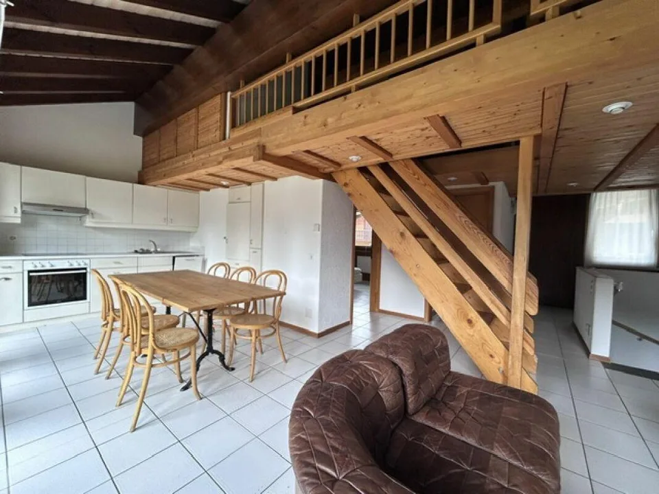CASA INDIPENDENTE DI 6 LOCALI (ARREDATA) CON GIARDINO