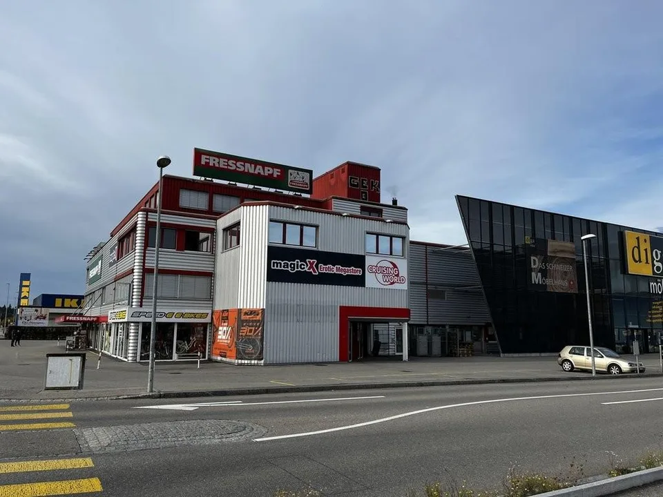 Einstellplätze in der Shoppingmeile Lyssach