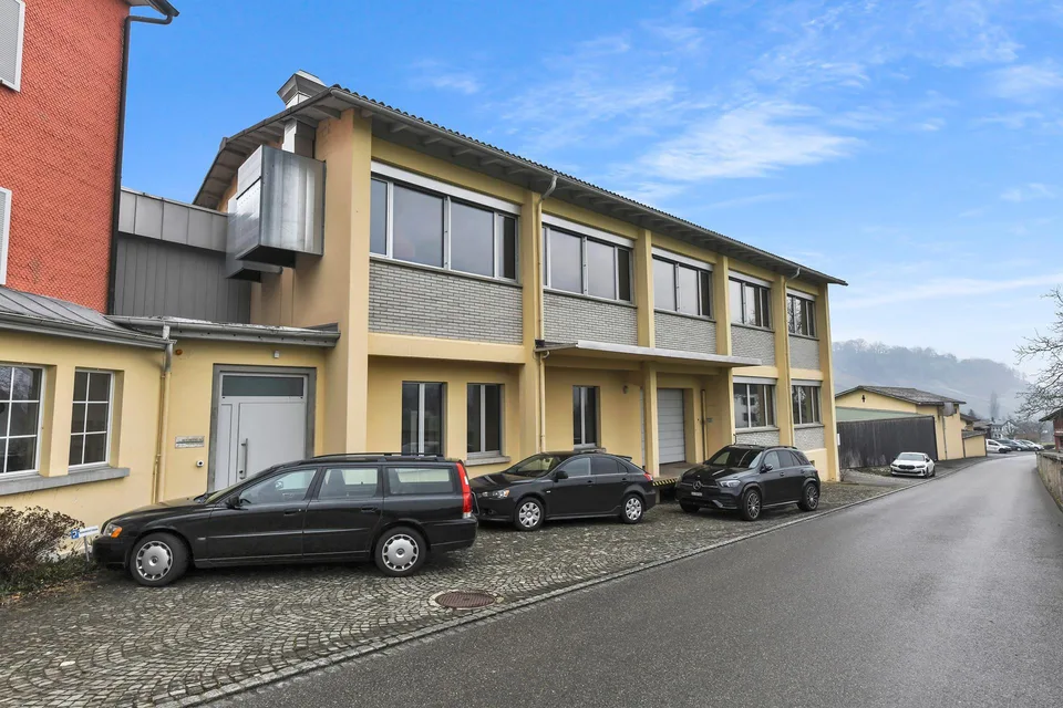 Grosszügige Gewerbehalle im 1. OG zu mieten