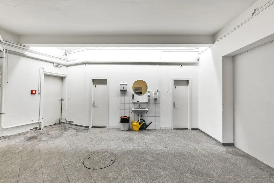 Grosszügige Gewerbehalle im 1. OG zu mieten