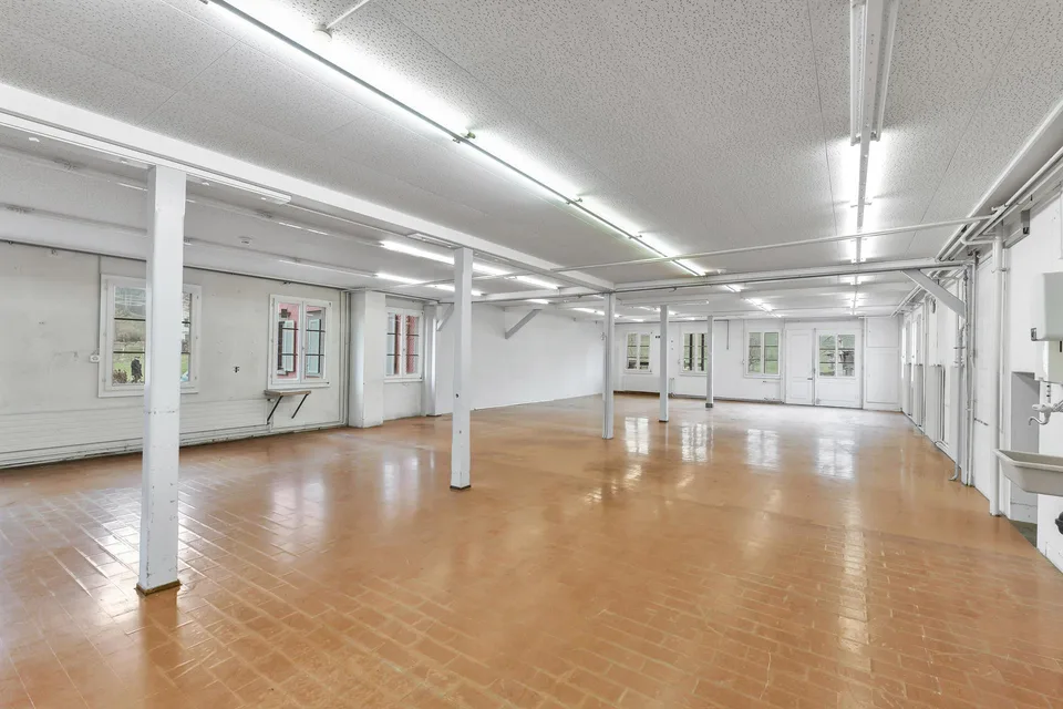 Grosszügige Gewerbehalle im 1. OG zu mieten