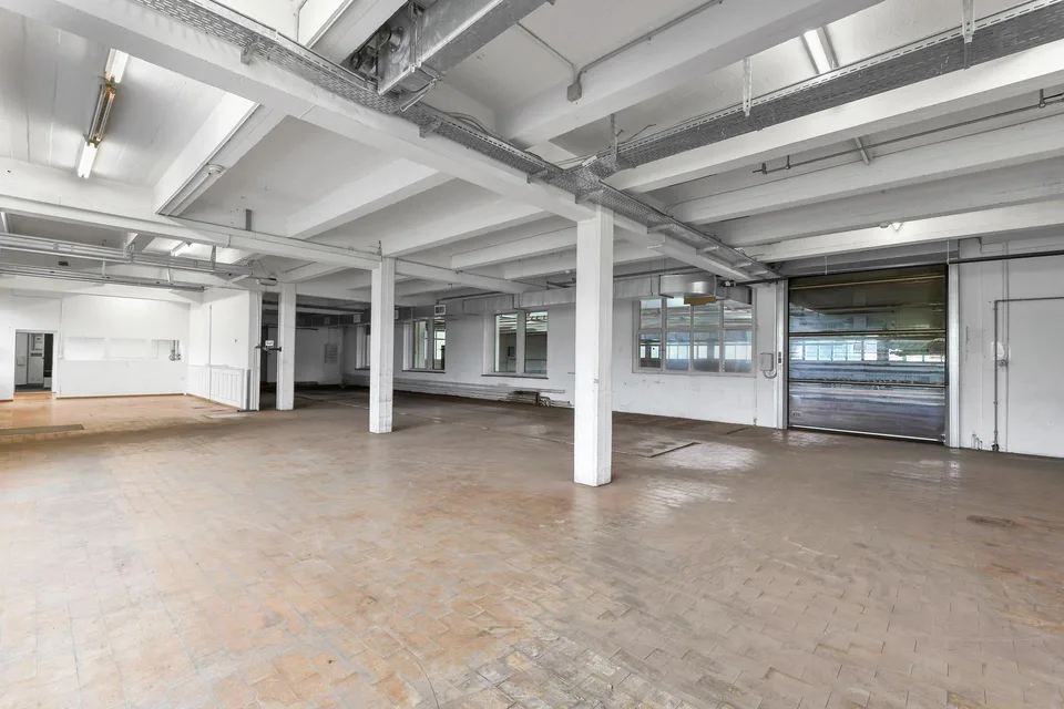 Grosszügige Produktions- und Gewerbehalle zu mieten – Foto 9 von 12
