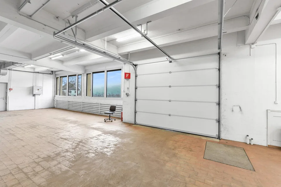 Grosszügige Produktions- und Gewerbehalle zu mieten – Foto 11 von 12