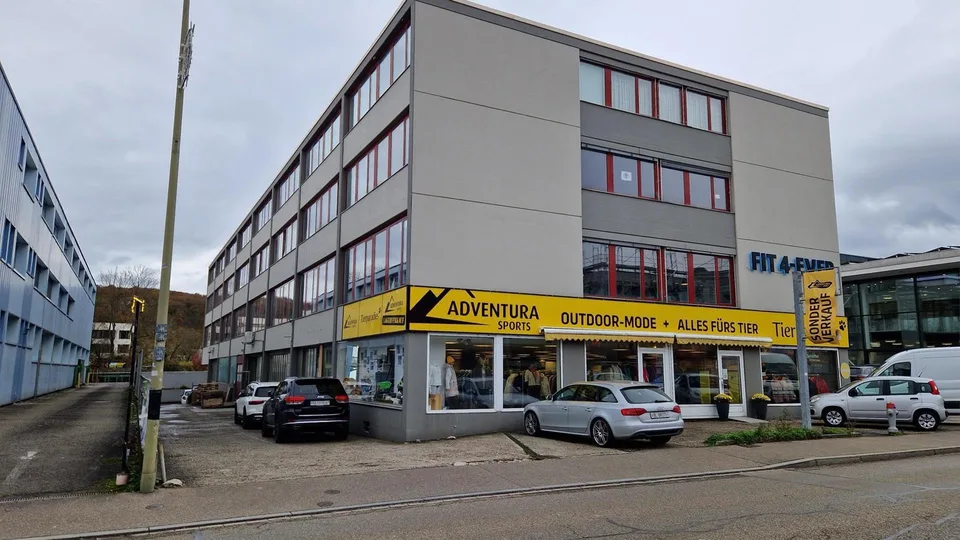 Zwei helle Büroräume in Bürogemeinschaft zu vermieten