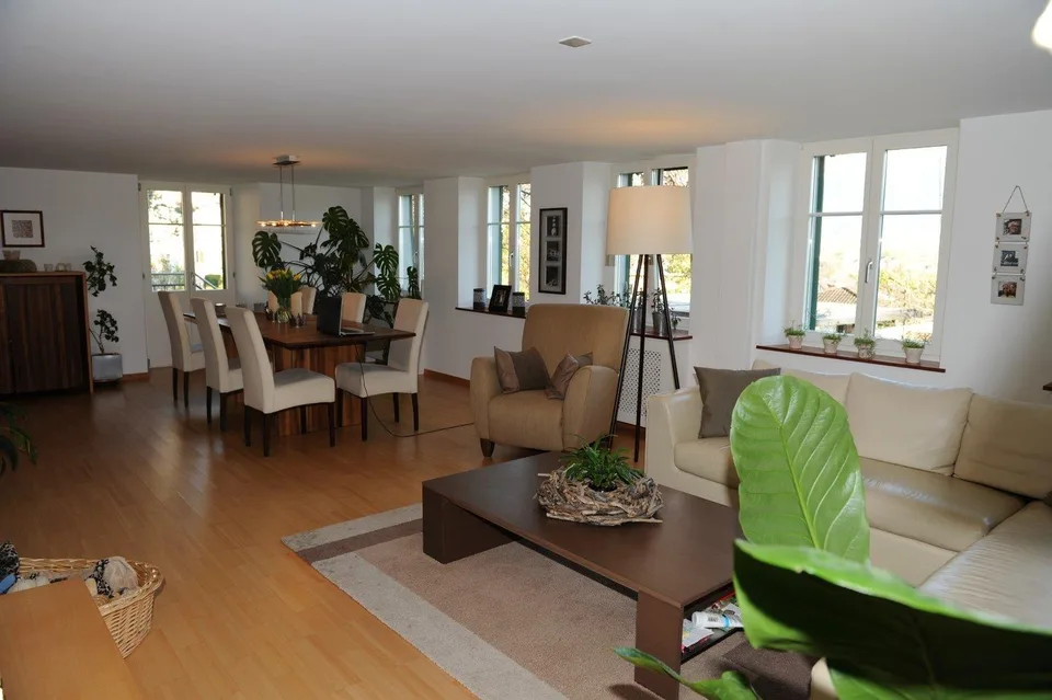 exklusive 4.5-Zimmerwohnung Hochparterre