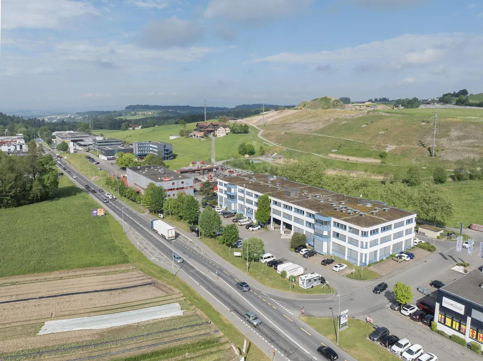 Sofort verfügbar: Attraktive Bürofläche zur Untermiete in Baar!