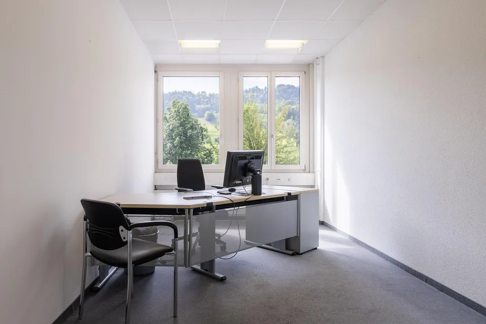 Sofort verfügbar: Attraktive Bürofläche zur Untermiete in Baar! – Foto 6 von 8