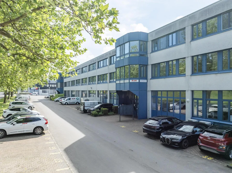 Sofort verfügbar: Attraktive Bürofläche zur Untermiete in Baar!