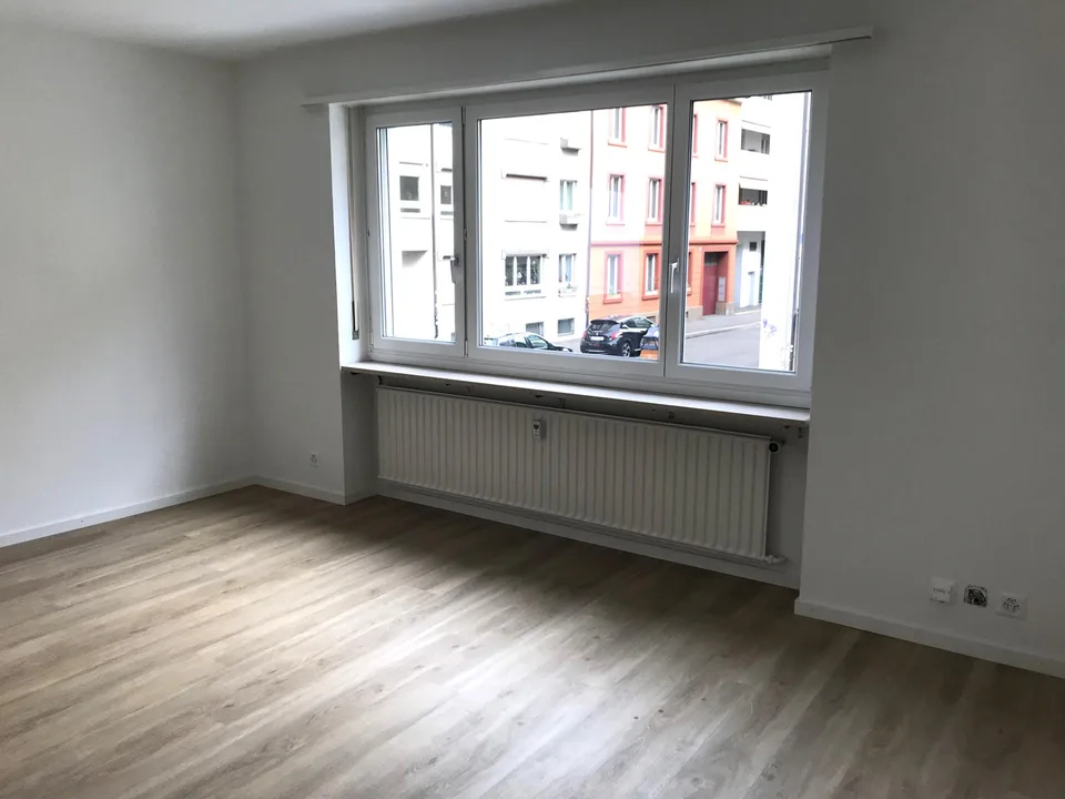 Hochwertig sanierte Wohnung mit Balkon