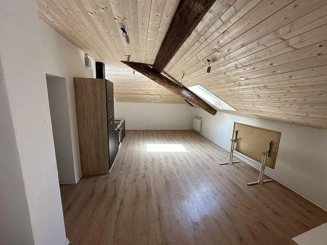 3 1/2-Zimmer-Mansarden-Wohnung im Dachgeschoss an ruhiger, zentrale...