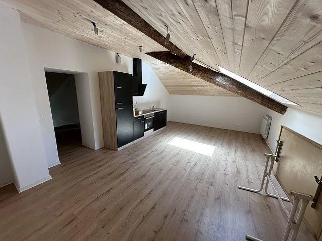 3 1/2-Zimmer-Mansarden-Wohnung im Dachgeschoss an ruhiger, zentrale...
