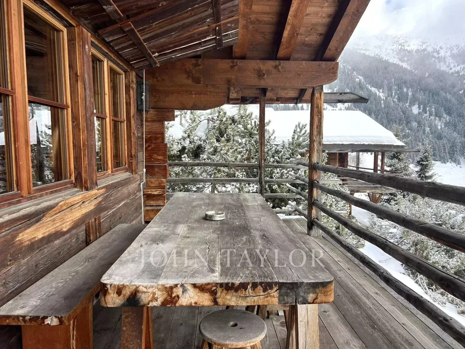 Chalet Alpin Authentique à Louer – Verbier