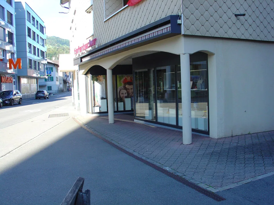 An bester Passantenlage, sehr repräsentativ, zu einem fairen Preis!