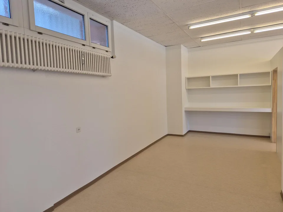 Geschäftslokal mit grosser Schaufenster-Front – Foto 6 von 6