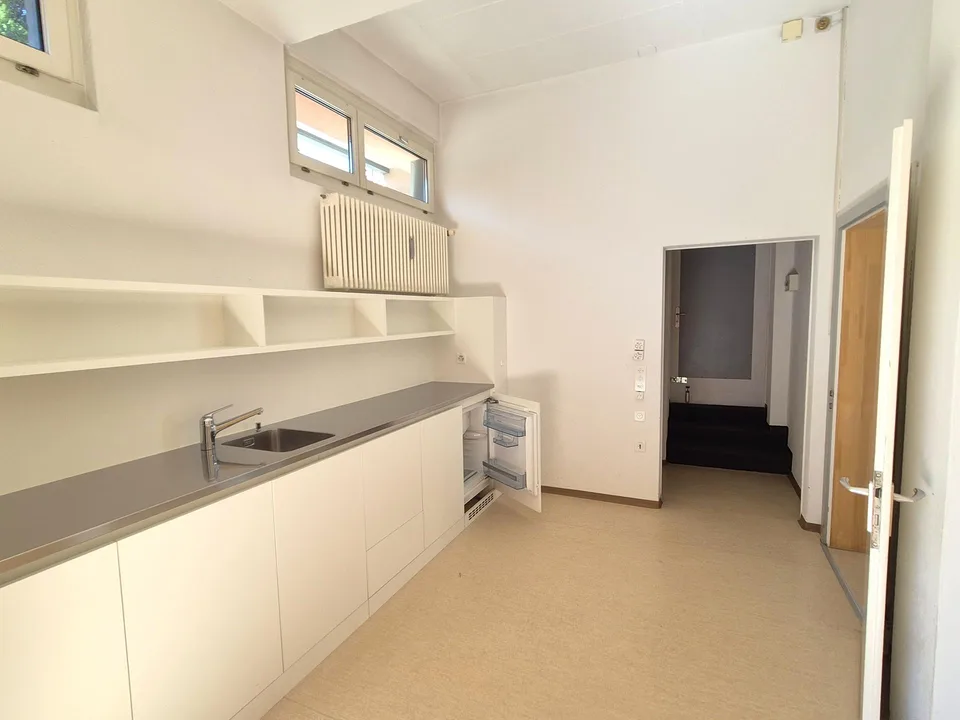 Geschäftslokal mit grosser Schaufenster-Front