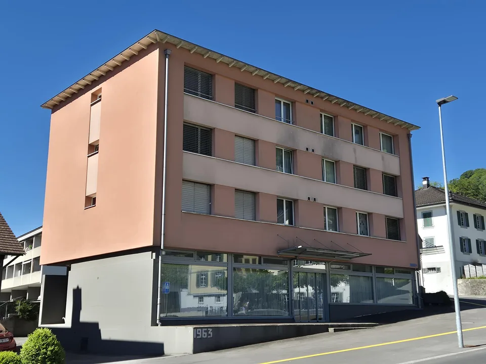 Geschäftslokal mit grosser Schaufenster-Front