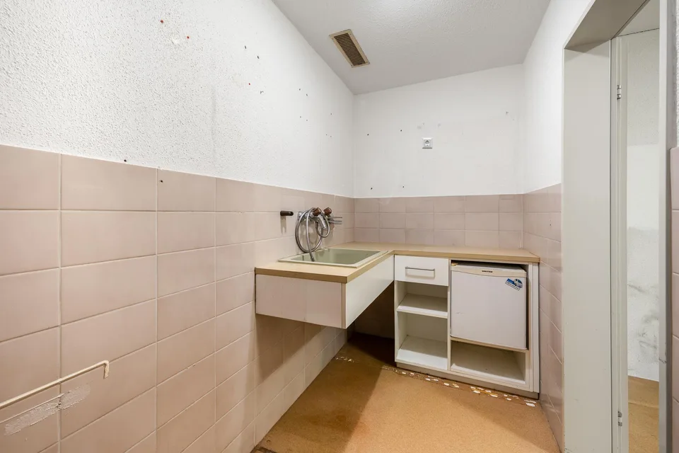 Ihre neue Gewerbemietfläche in der schönen Altstadt von Schaffhausen – foto 12 di 13