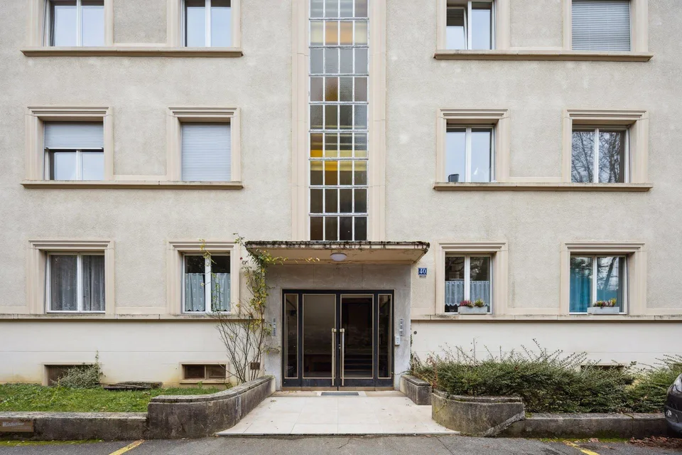 Place de parc extérieure à louer dans le quartier Mon Repos