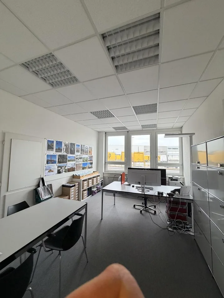 Repräsentatives Gewerbeobjekt mit Büro- und Lagerflächen an strateg...