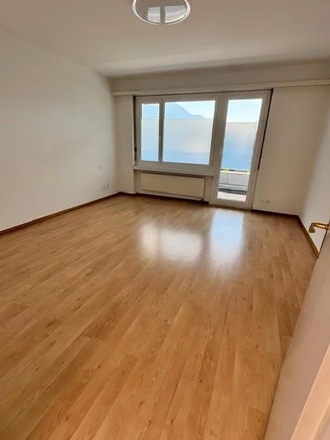 Zu vermieten in ruhigem Quartier helle 5.5 Zimmer Attikawohnung