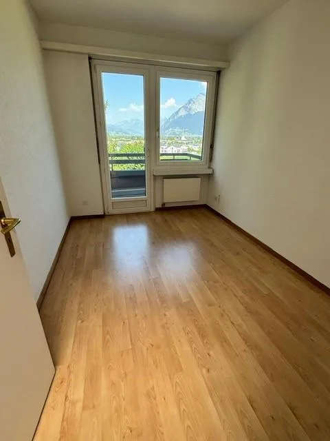 Zu vermieten in ruhigem Quartier helle 5.5 Zimmer Attikawohnung – Foto 6 von 23