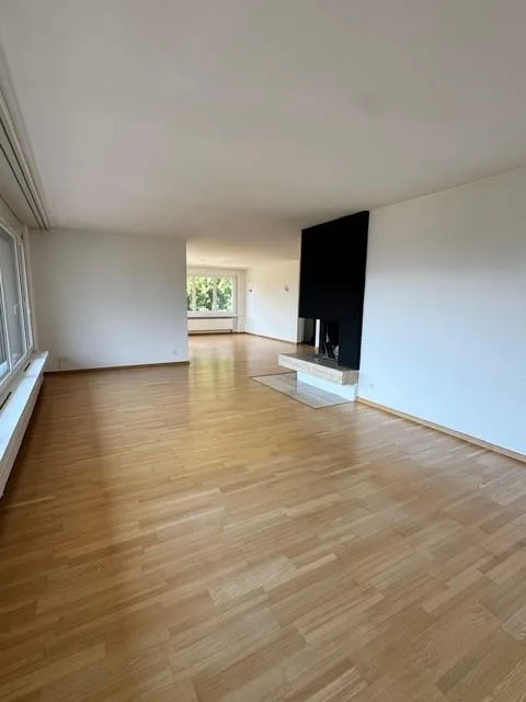 Zu vermieten in ruhigem Quartier helle 5.5 Zimmer Attikawohnung