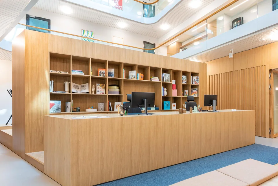 Bureau sur mesure pour 3 à Spaces Nations