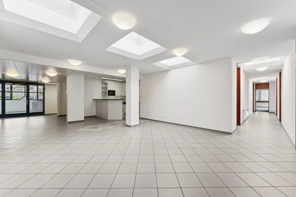 Vielseitige Gewerbe- und Büroflächen an gut sichtbarer Lage