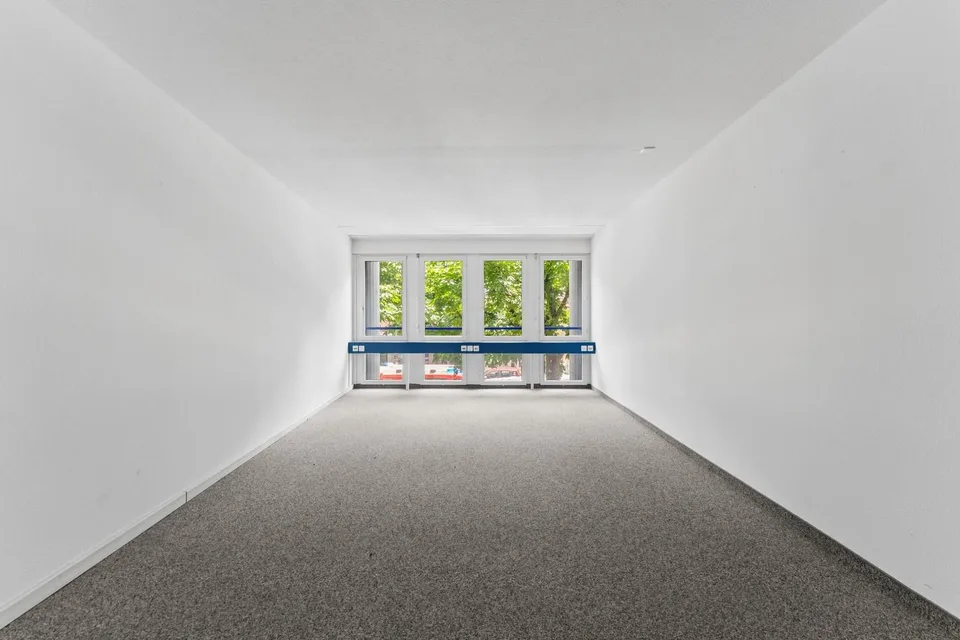 Vielseitige Gewerbe- und Büroflächen an gut sichtbarer Lage – photo 7 sur 13