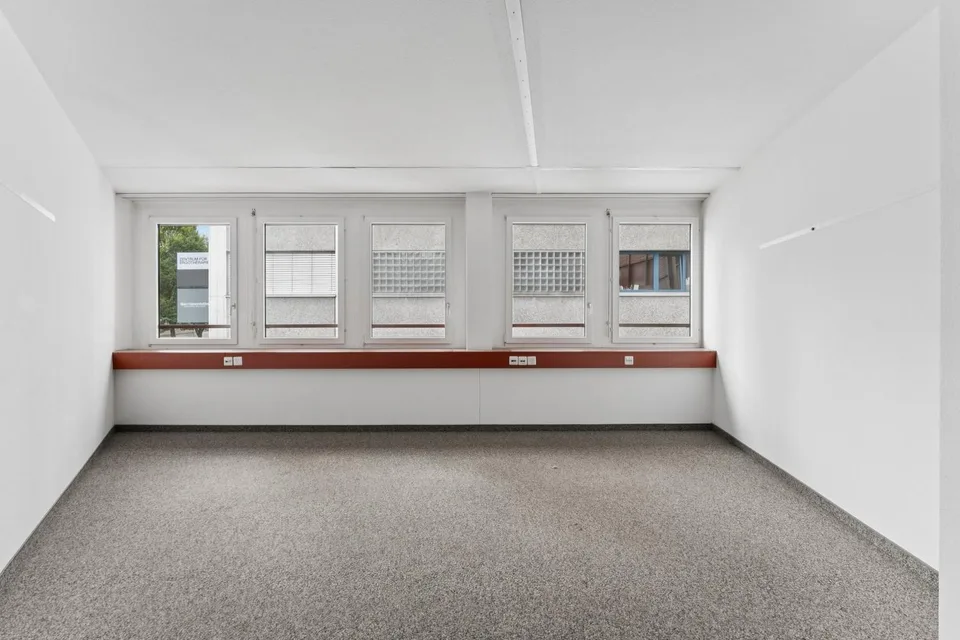 Vielseitige Gewerbe- und Büroflächen an gut sichtbarer Lage