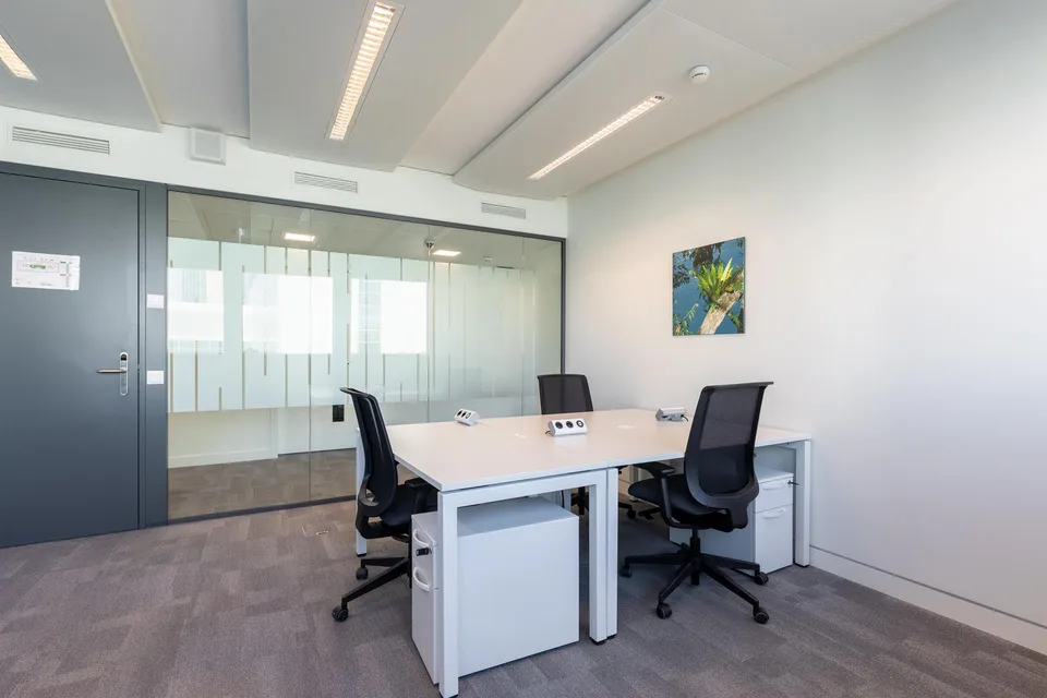 Bureau privé pour 3 à Regus Nations