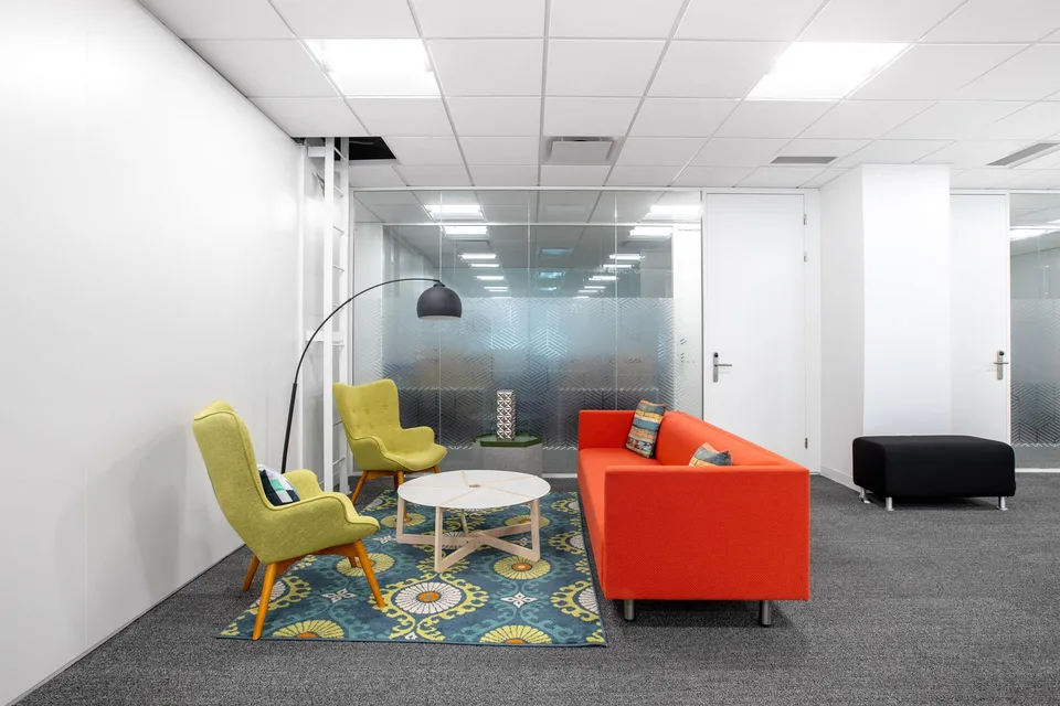 Bureau sur mesure pour 3 à Spaces Quartier de l'Étang