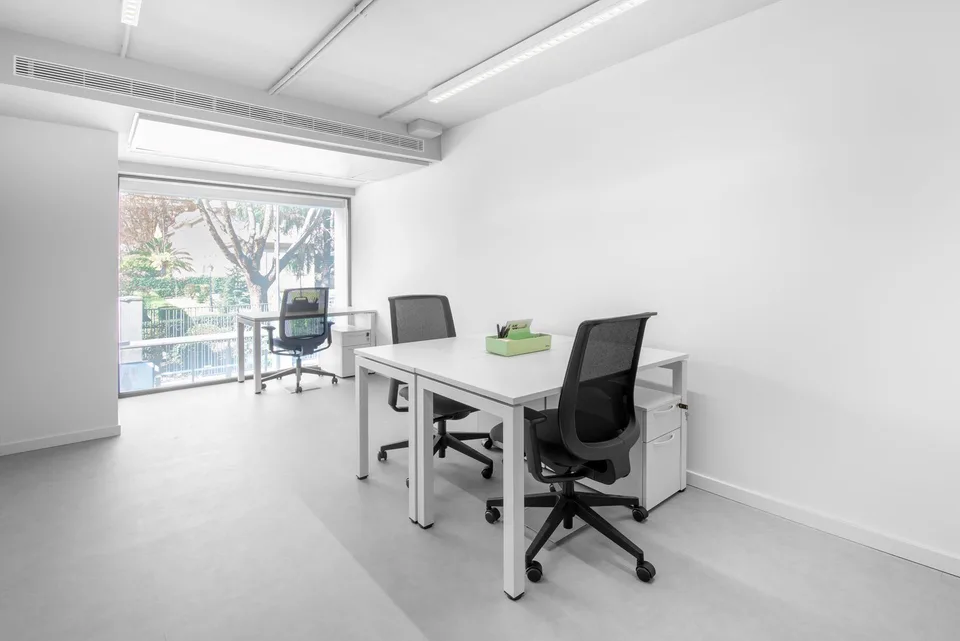 Bureau sur mesure pour 3 à Spaces Quartier de l'Étang