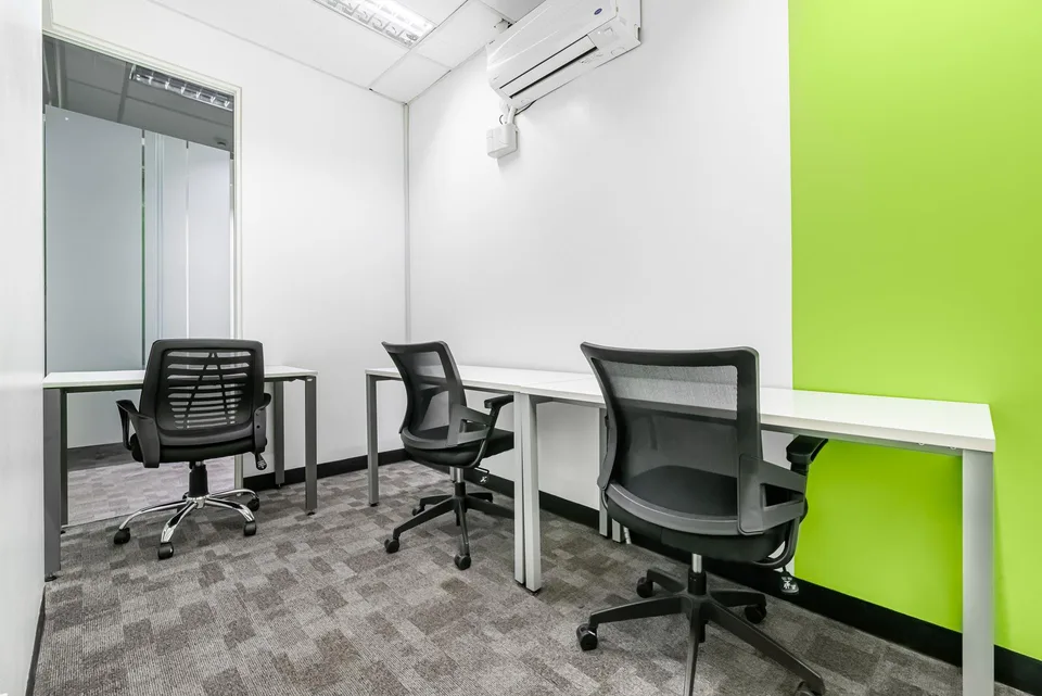 Privater Büroraum für 4 in Regus Spoom Glattpark