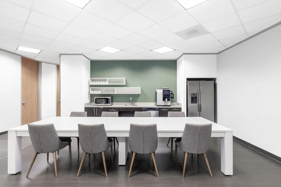 Privater Büroraum für 3 in Regus Spoom Glattpark – Foto 9 von 10