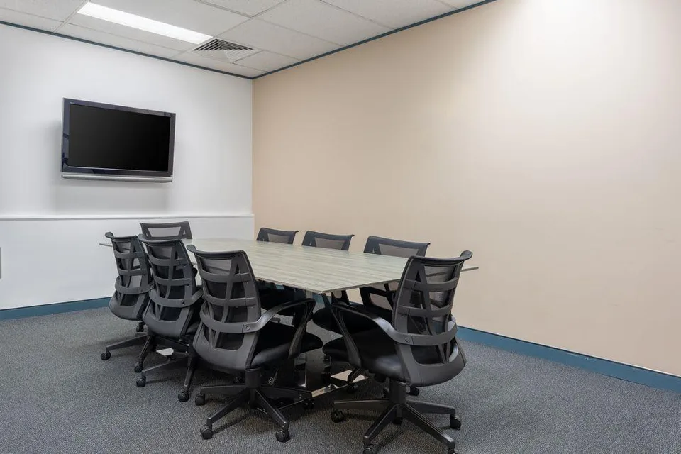 Privater Büroraum für 10 in Regus Spoom Green City, Manegg